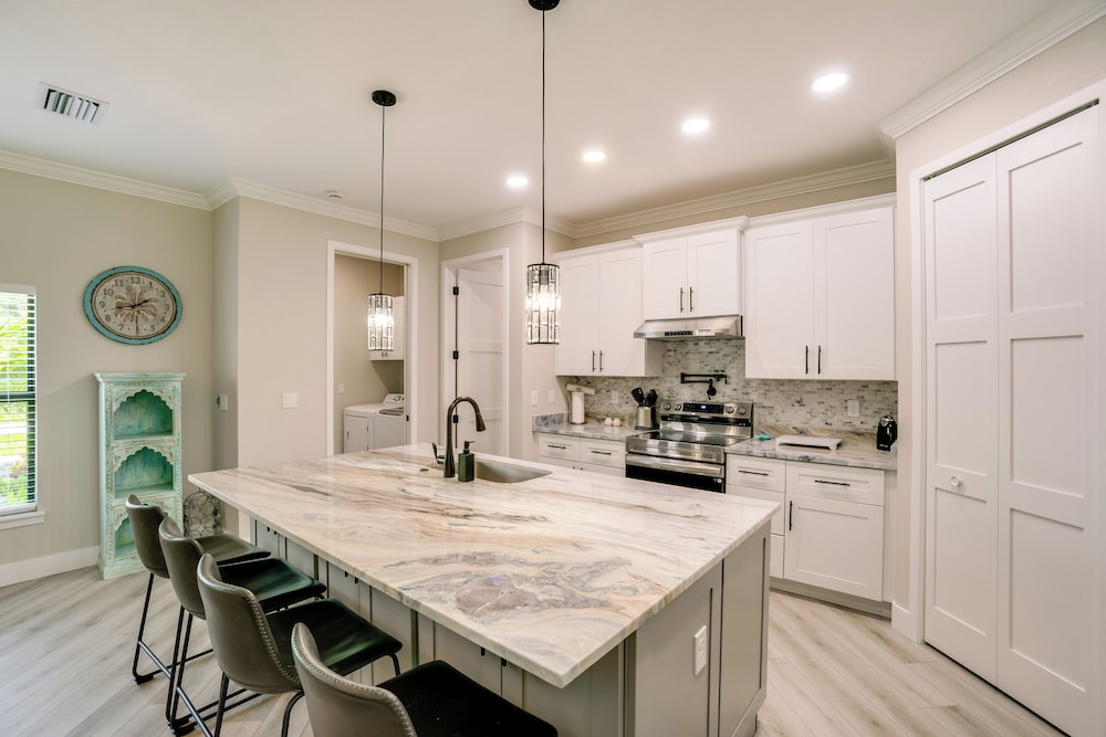 Golf Days & Beach Fun: Port Charlotte Home w/ Yard