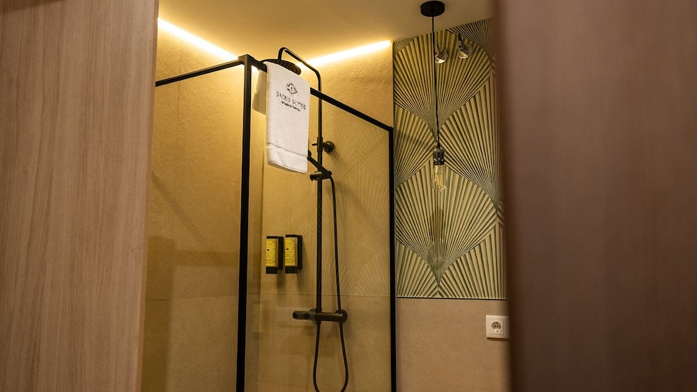Qazris Suites