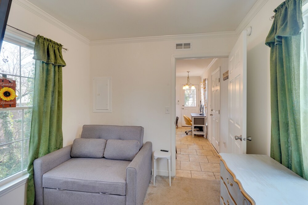2 Mi to South Boston Speedway: Cozy Tiny Home!
