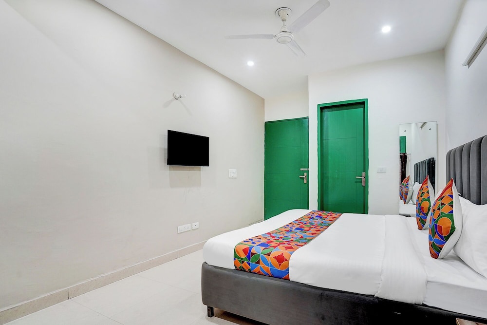 Fabhotel Cyberhub Suits