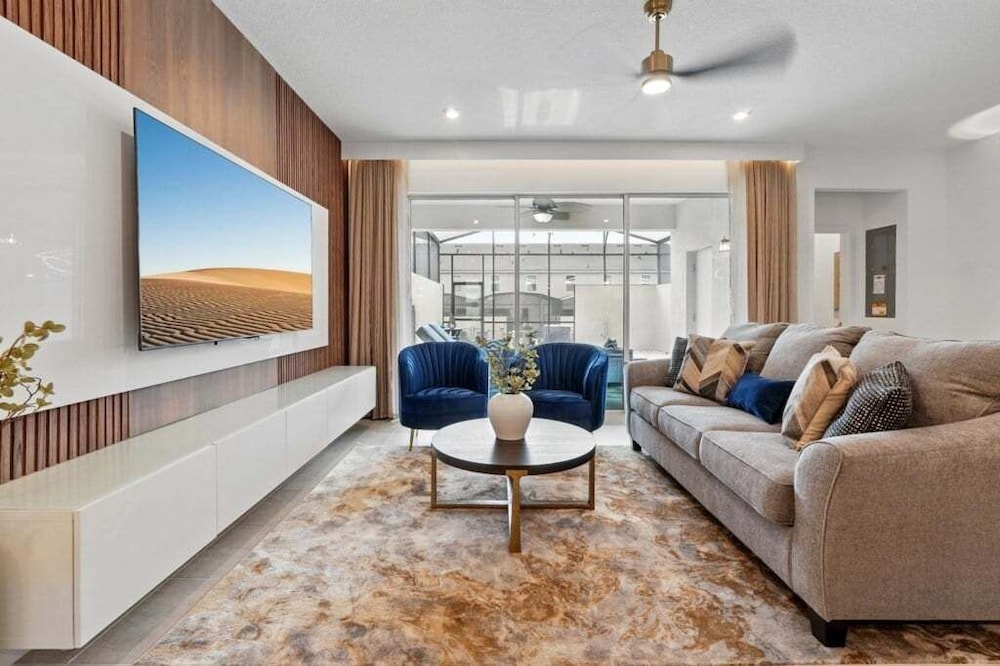 Beautiful Chic Radiance Home With Pool 5 Bedroom Townhouse
