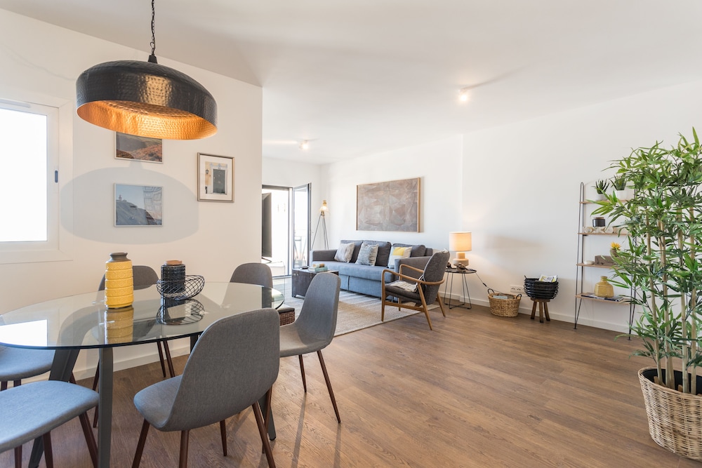 Alfama Lounge Three-Bedroom Apartment w/ River View and Parking - by LU Holidays