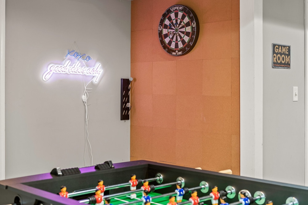 The Boulder Inn by Avantstay Indoor Hot Tub Game Room Outdoor Fire Pit