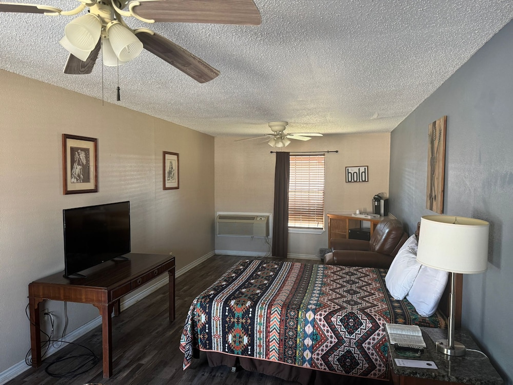 Four Horsemen Hotel - Property Image 7
