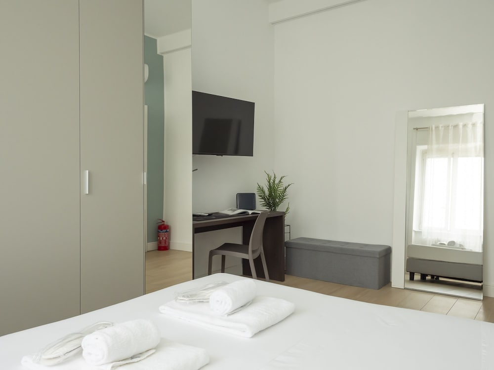 Spinoza - Modern 1 br With Balcony Steps From Piola