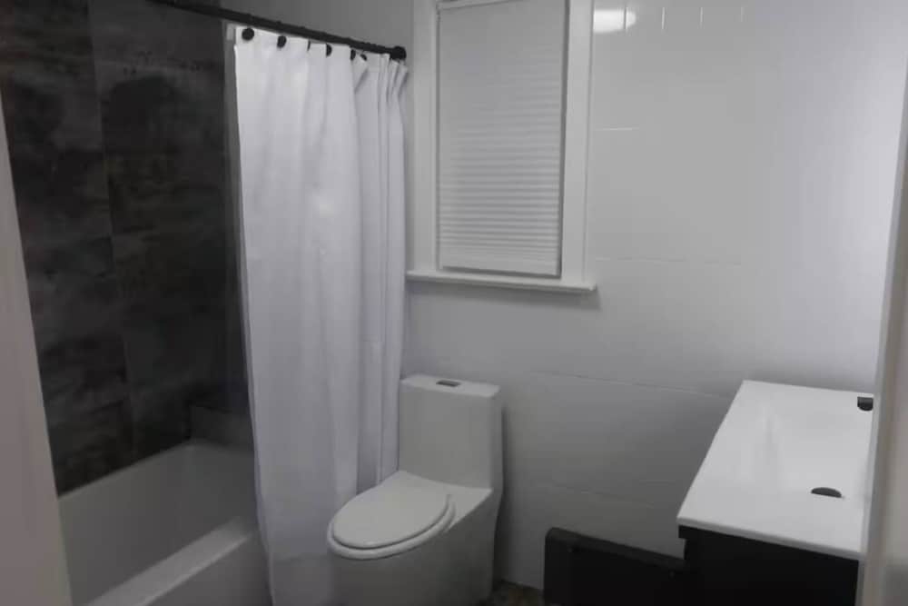 Budget-friendly Home Sleeps 16 Wifi Close to Minyan