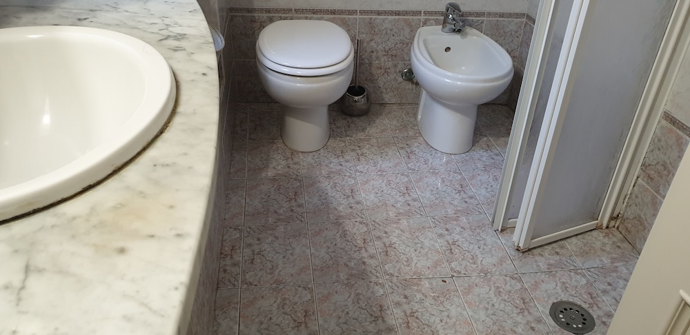 Sapienza Time en Siena — bathroom