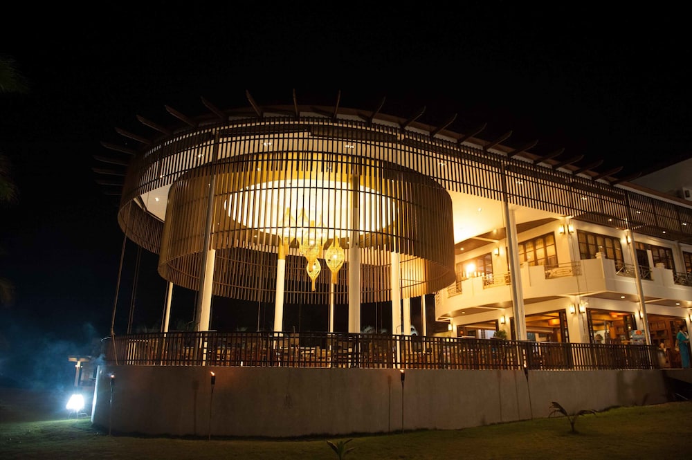 Bansaithong Beach Resort