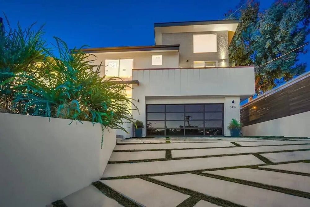 Troy Dr - Sleek & Modern Hollywood Hills Home With Stunning Views