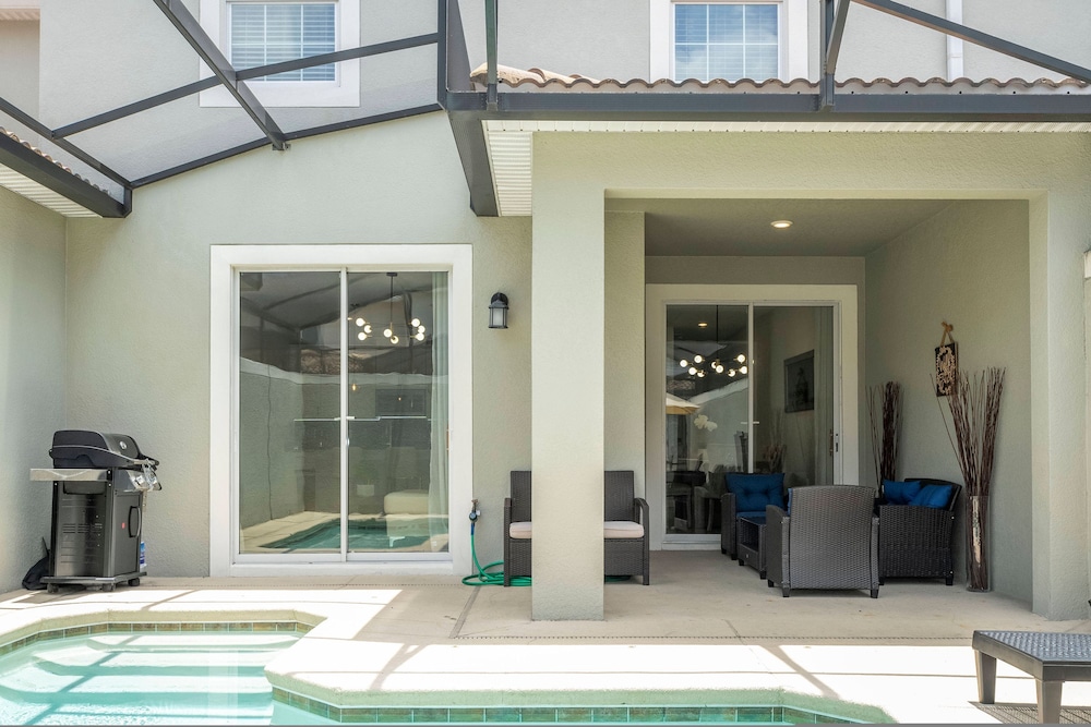 Beautiful 4 BR Close to Disney