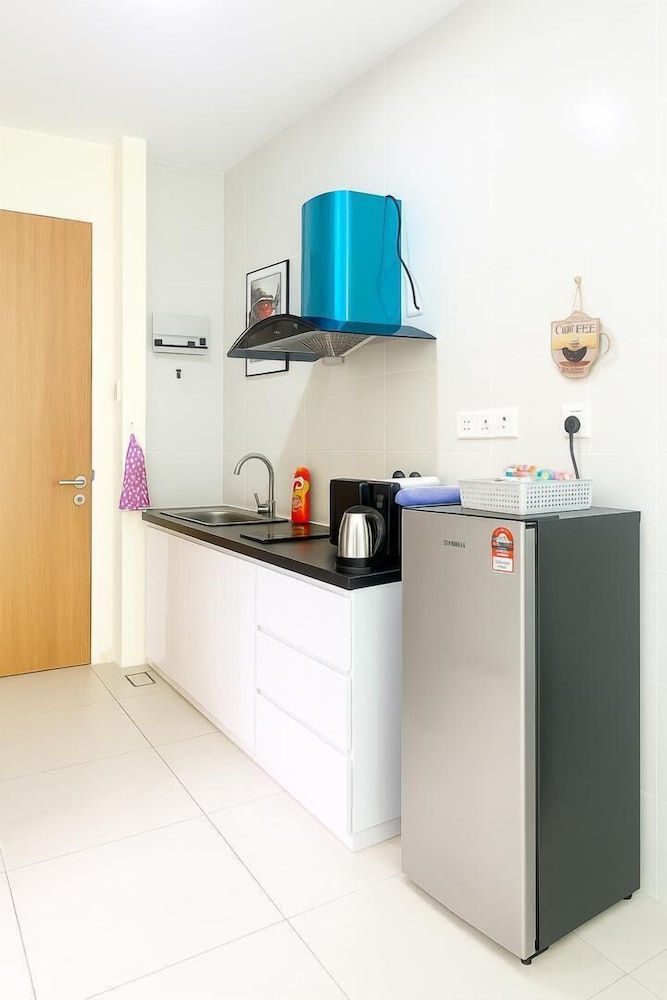 4PAX Studio NetfliX Free WIFI