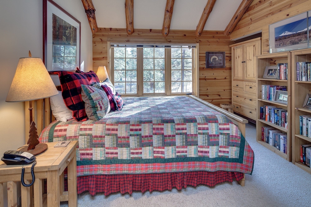 Diamond Peak 2 3 Bedroom Home
