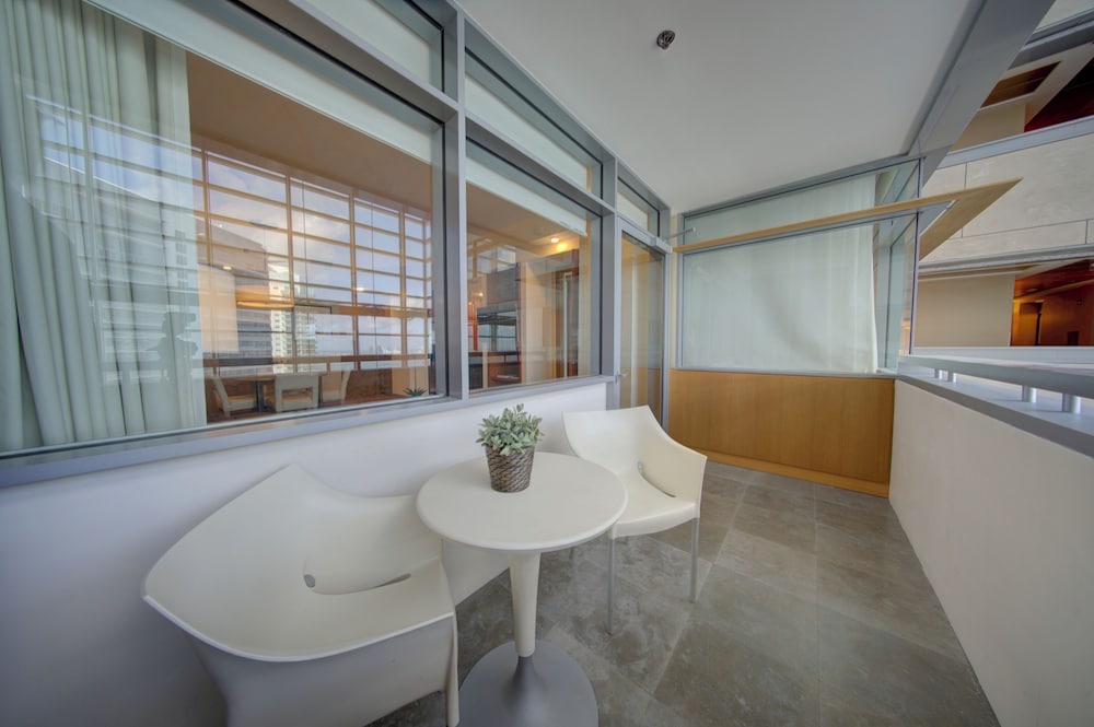 AKA Brickell High Floor Free Parking by Palermo Home