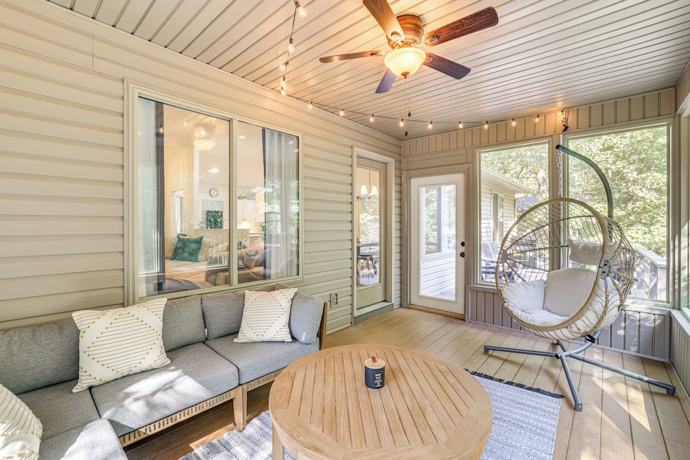 Bike, Golf, Swim: Modern Bella Vista Home w/ Deck!