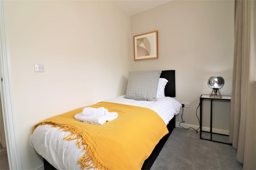 Morrison House Holytown view 4