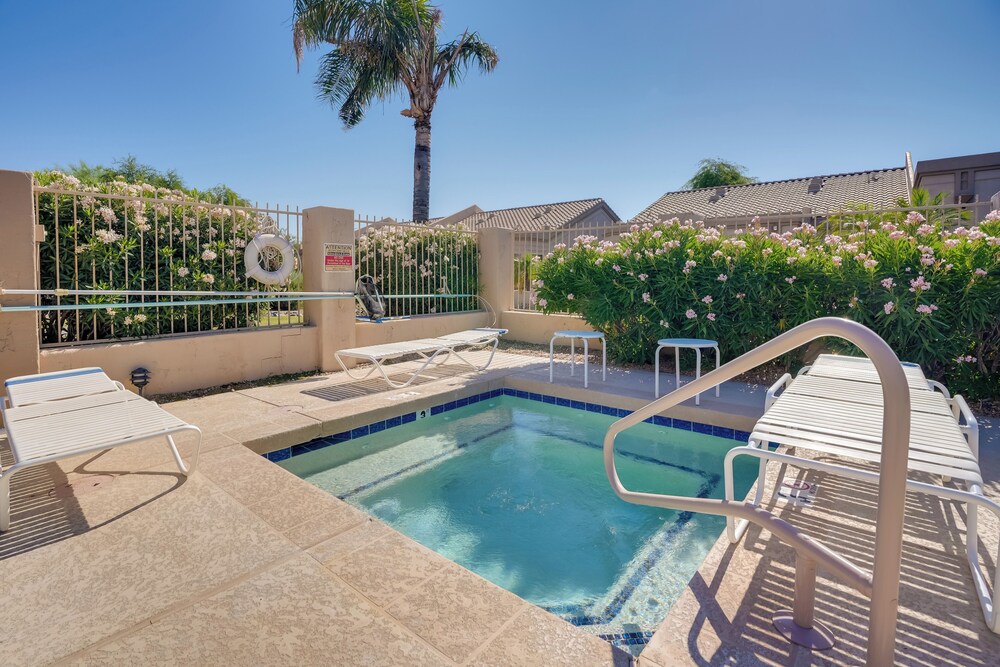 Patio + Pool Access: Golf Getaway in Peoria