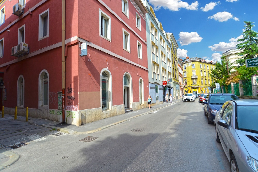 Photo 10