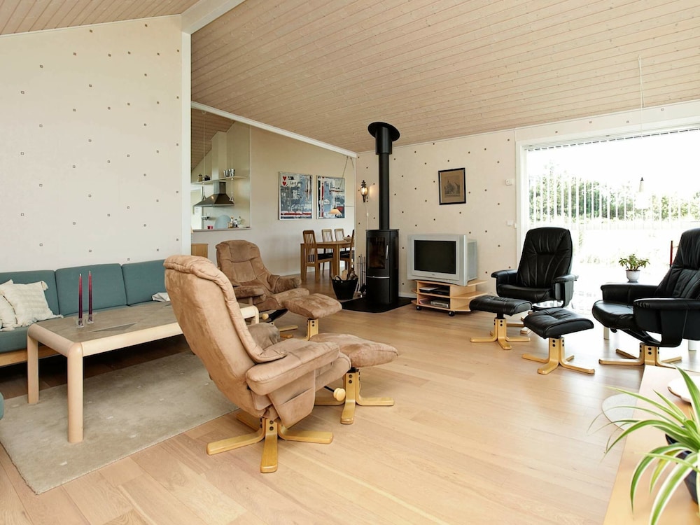 6 Person Holiday Home in Blavand