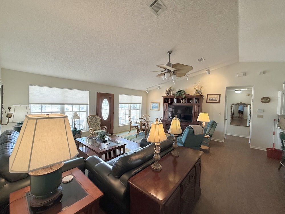 Windsail 6 Bedroom Home