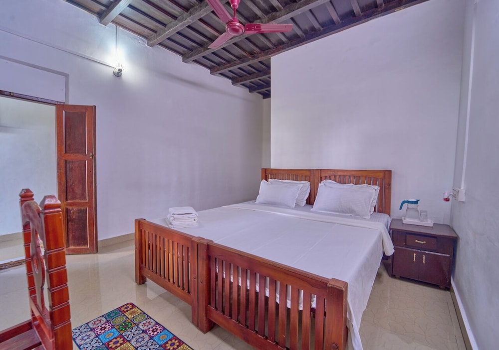 Cotelac Heritage Lake Resort Alleppey