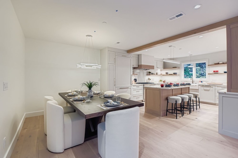 Old Town Luxe Retreat-walk To Main. Hottub-casita 173 4 Bedroom Home