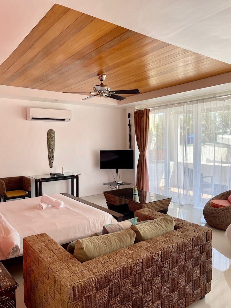 Calypso Beach & Dive Resort