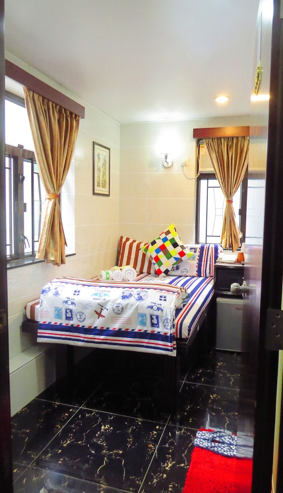 Day And Night Hotel - Hostel
