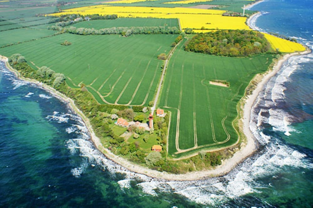Coastal Comfort With Garden