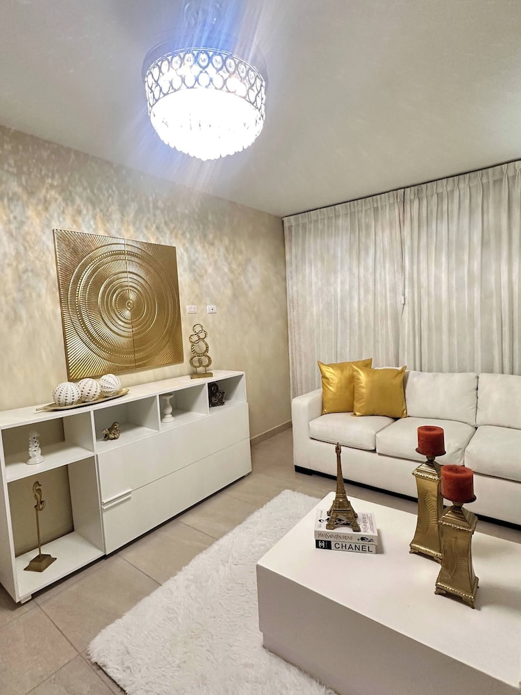 Family apt Centric Near Historic Center Boardwalk