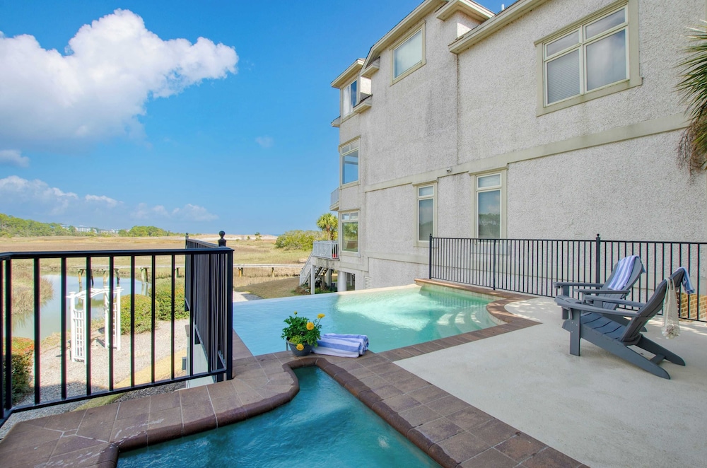 Sleeps 38 2 Homes, Steps to the Beach, Private Pool + Hottub, Game Room, Views