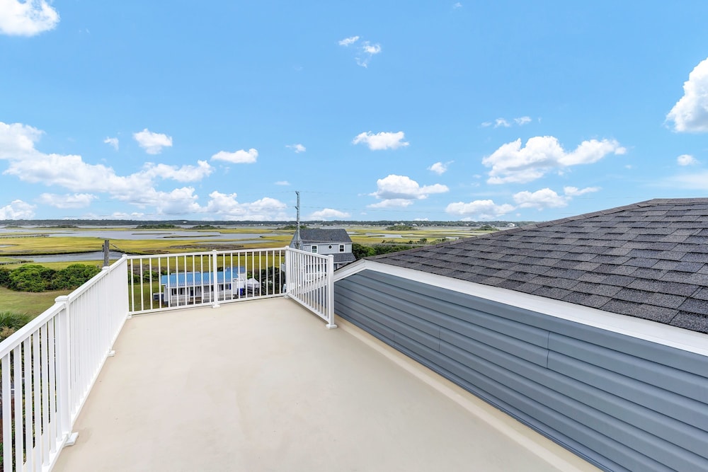 Walk to Beach Pool Ocean View Parking Bunk Beds
