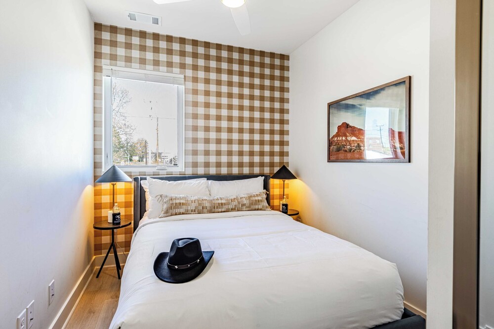 Outrider Buyout- 3 Units by Avantstay Sleeps 36