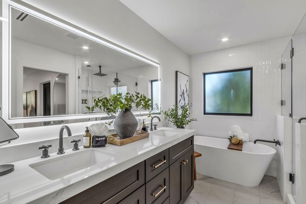 NEW The Wentworth Luxe Retreat Pool Spa