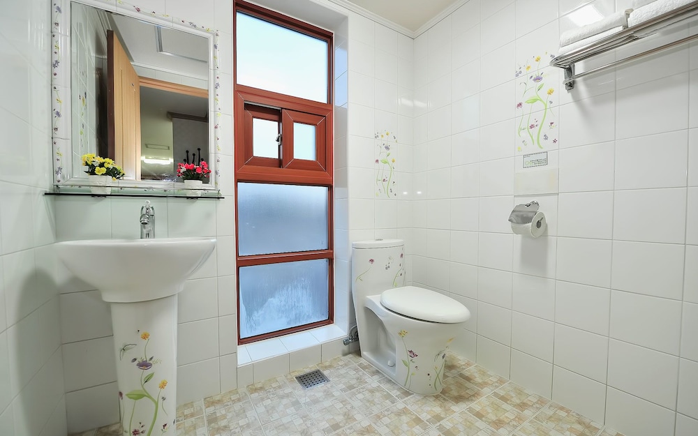 Sokcho Esher House Pension