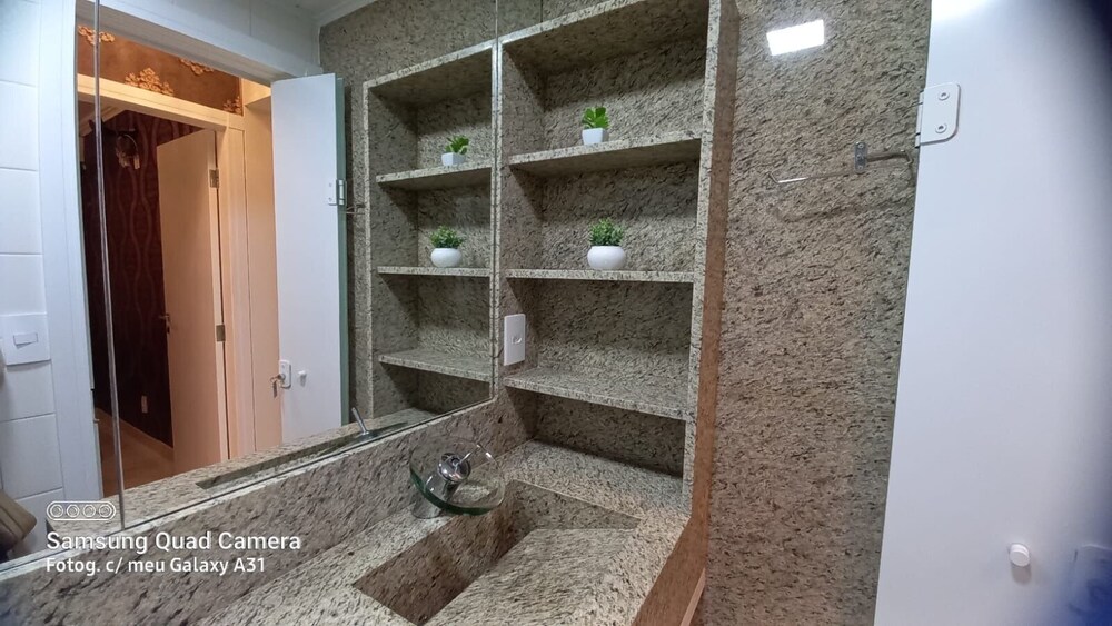 1 Bedroom Apart 500m From Beach in BC CEV1206