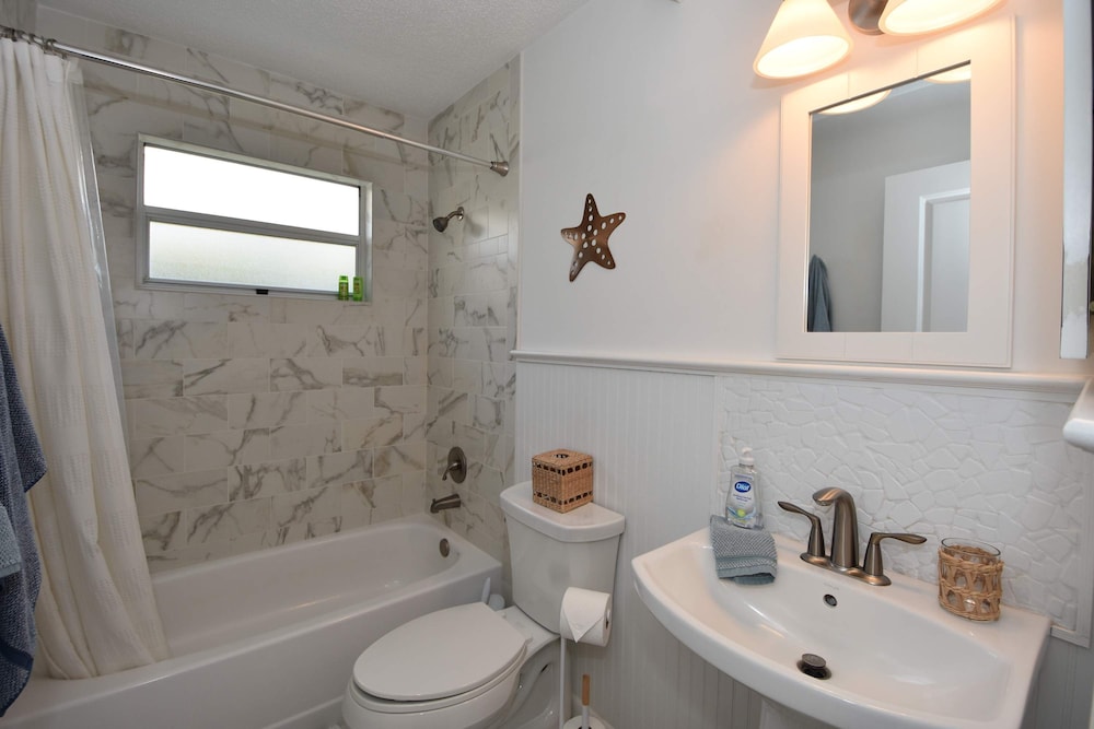 Sea Colony Cottage - Beachside Cottage in Beachfront Community w Pool