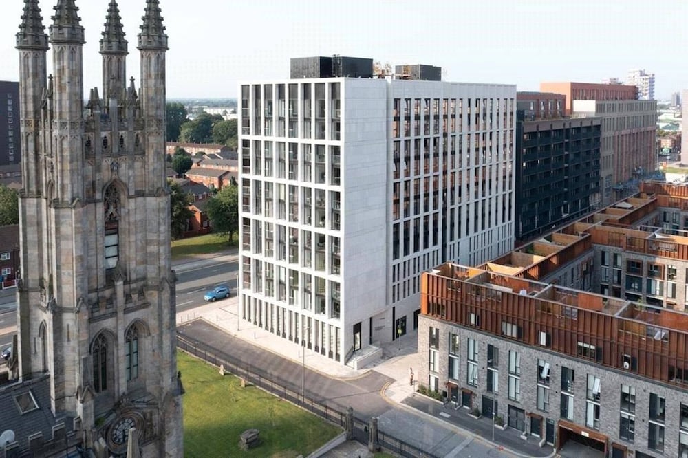 Modern City 1 Bed Duplex Apartment Balcony & Free Parking — Manchester