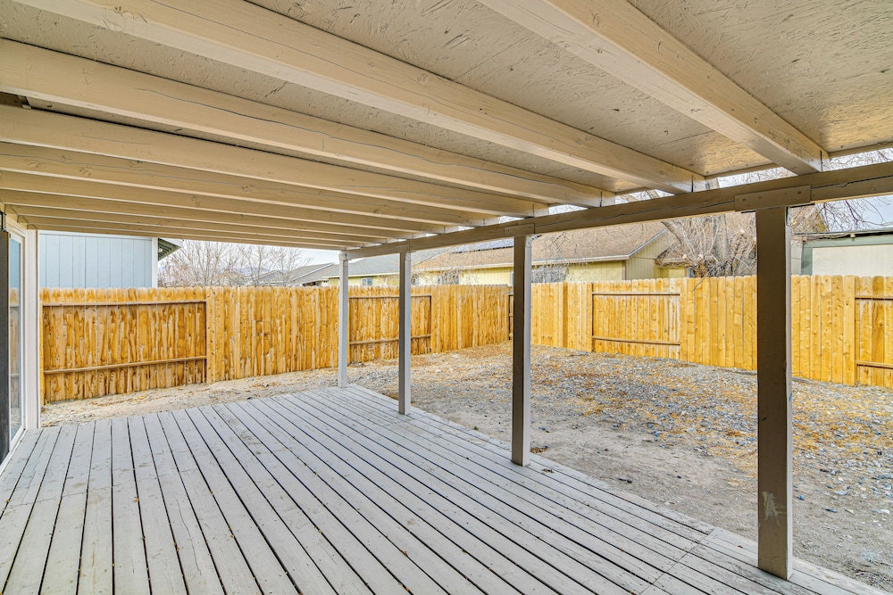 1 Mi to Pioneer Crossing Casino: Fernley Retreat!