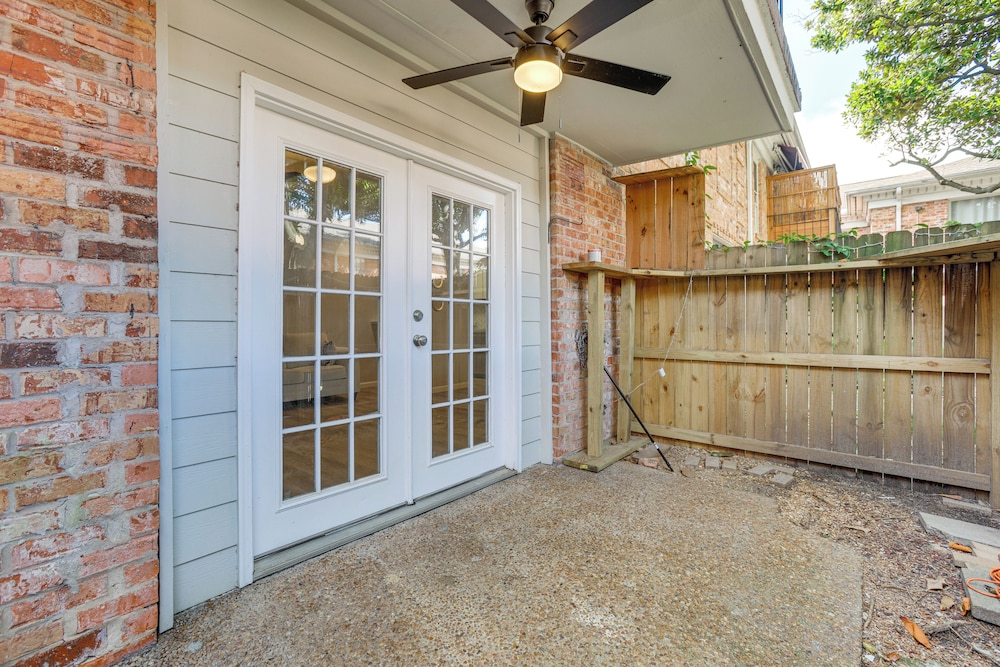 2 Mi to The Galleria: Uptown Houston Retreat!