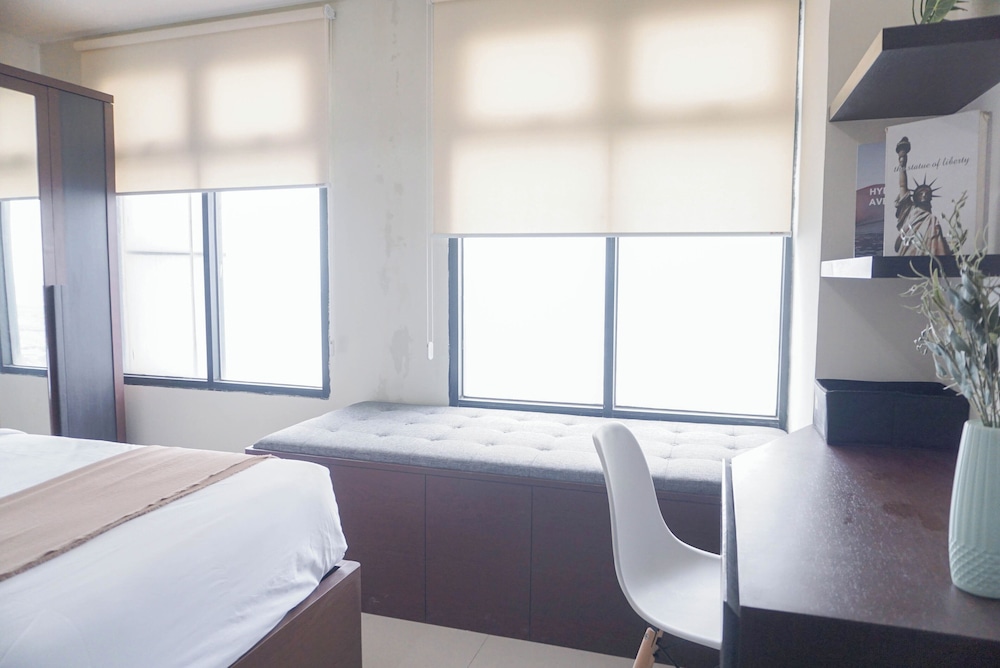 Homey Simply Studio Room At Pollux Chadstone Apartment