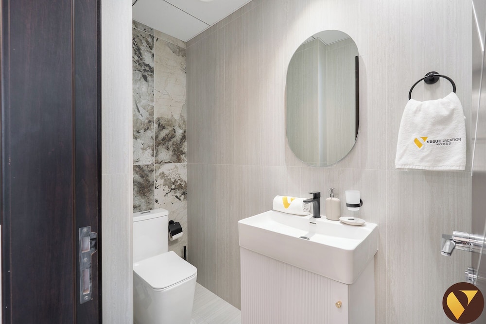 Vogue Opalz short Drive to Dubai Hills M
