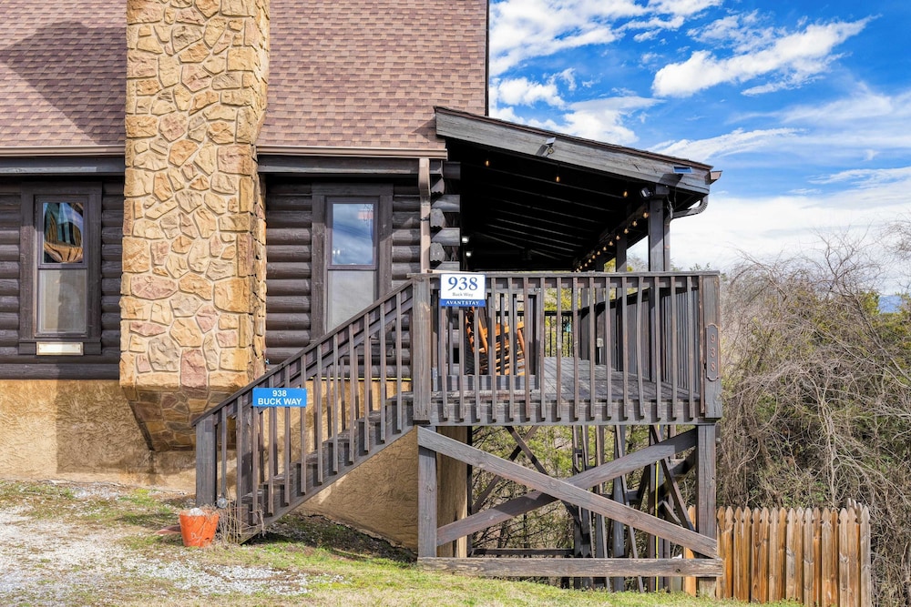 Mountains are Calling by Avantstay Sleeps 8 Hot Tub + Game Loft Located in Douglas Lake Resort