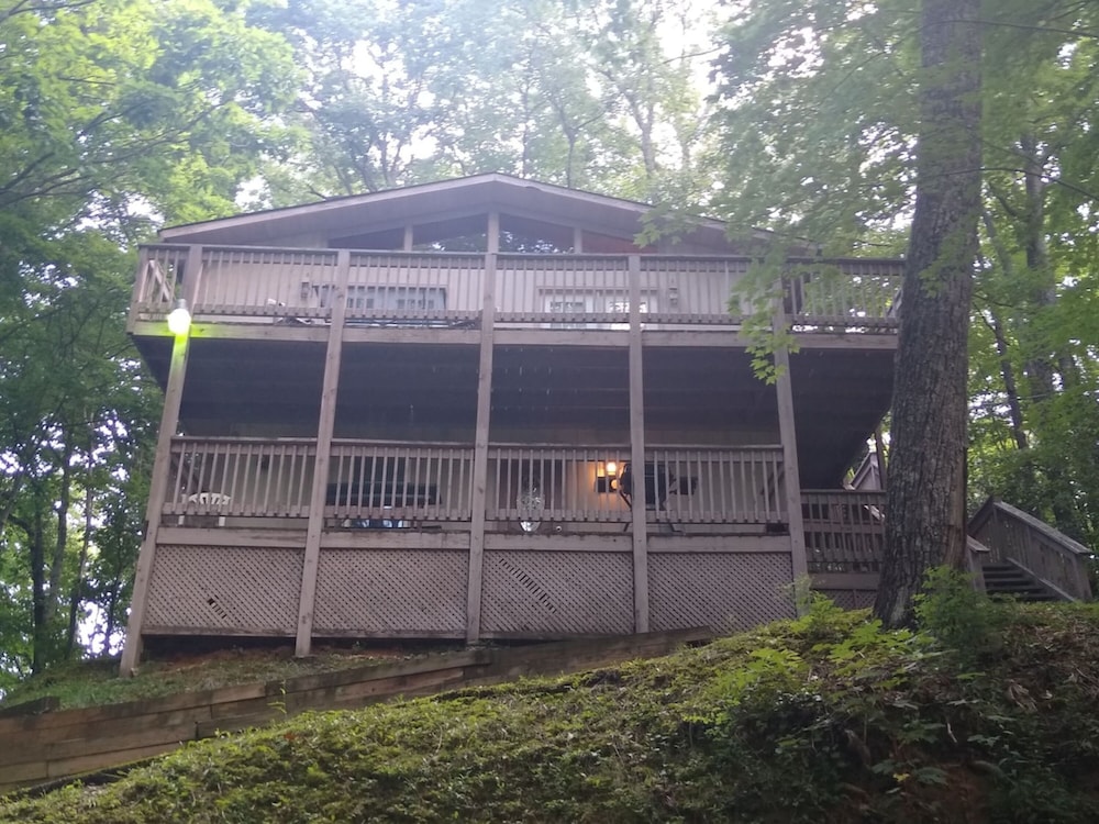 Gatlinburg Hideaway with Fireplace