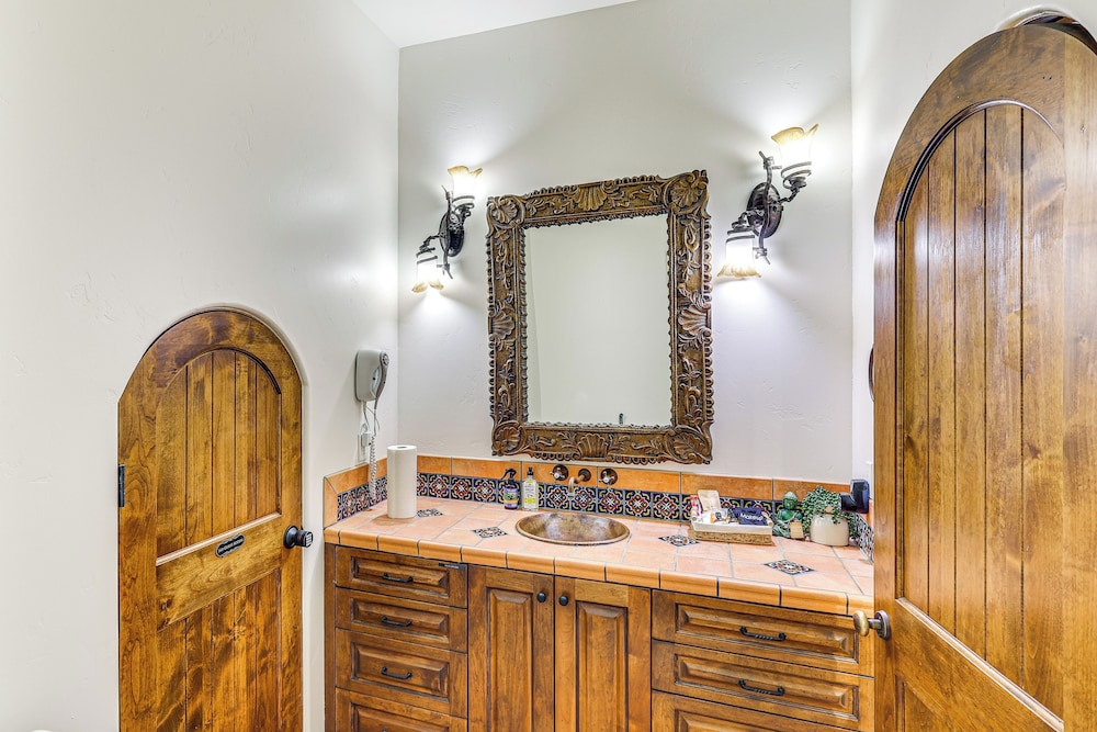 Game Room + Dock: Riverfront Escape in Parker!