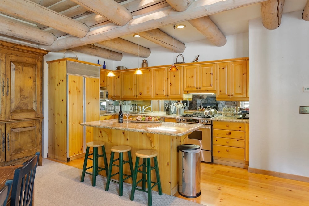 Pine Inn at Trail's End Lodge - Three Bedroom Residence with Spa #3 3 Condo
