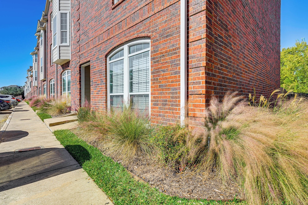 2 Mi to Texas A&m: Unit w/ Pool & Hot Tub Access
