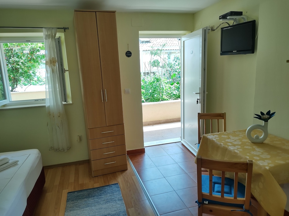 Anna Guesthouse