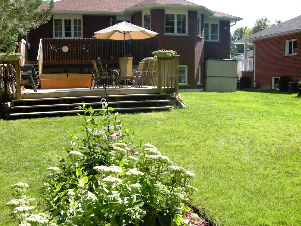 Tucked Inn the Harbour Bed & Breakfast