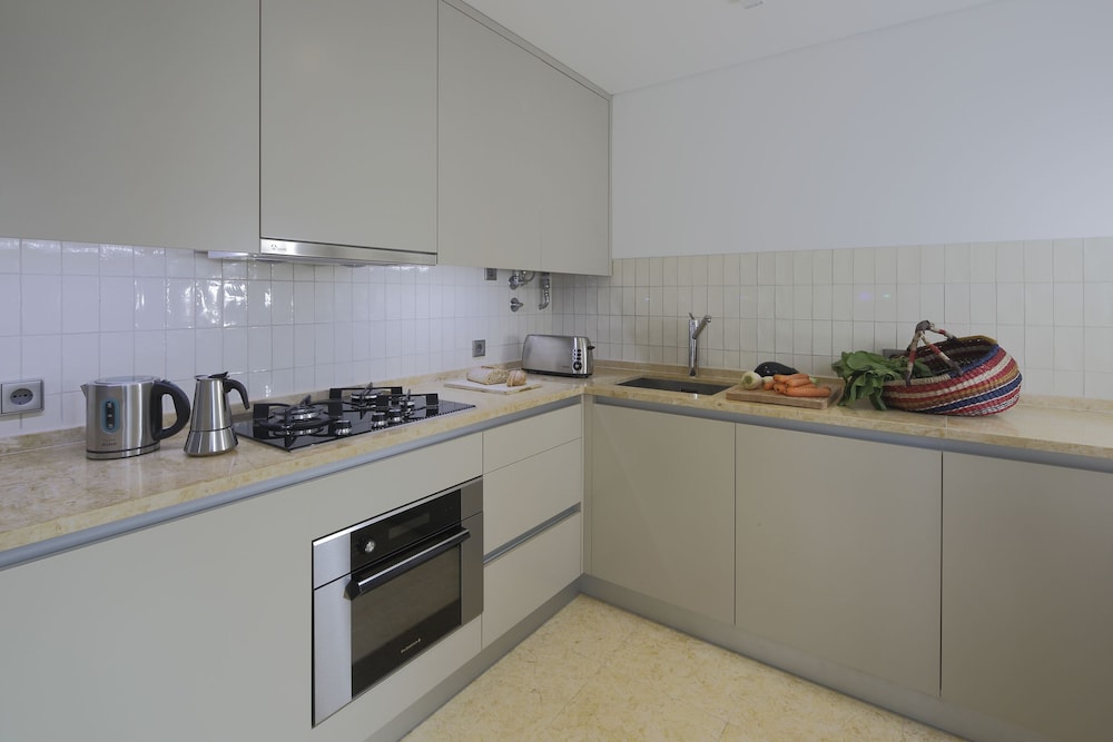 Castelo Apartments by linc