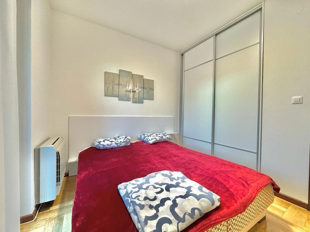 Comfort One Bedroom Apartment view 3